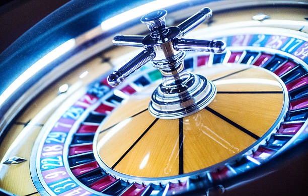 Dream Gaming live-dealer studio interface on delicuan slot